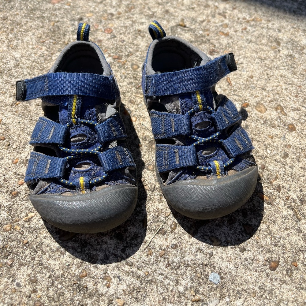 Unisex blue keens!
